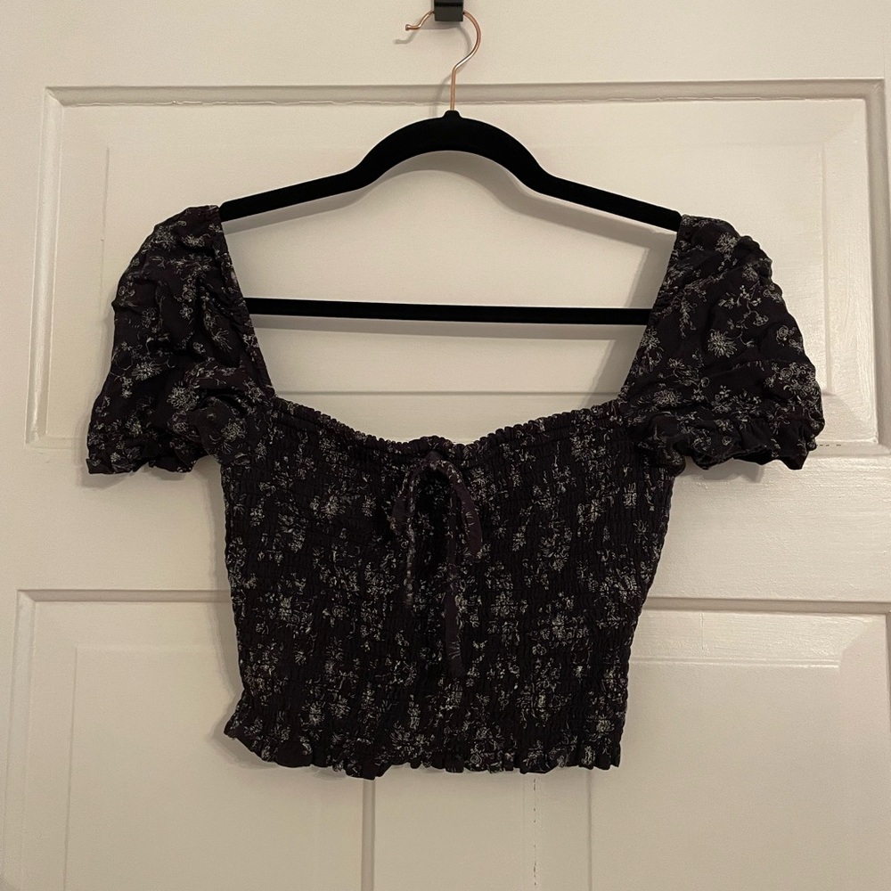 Aritzia WILFRED Smocked Floral Puffed Sleeve Cropped Shirt